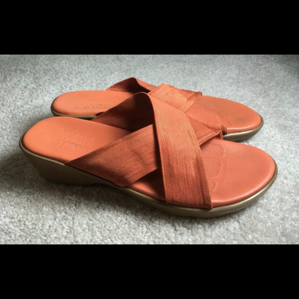 Munro size 7 1/2 M slip on wedge sandals
